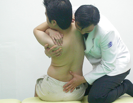 굴곡과 좌측 굴곡 및 우측 회전의 복합 운동 검사